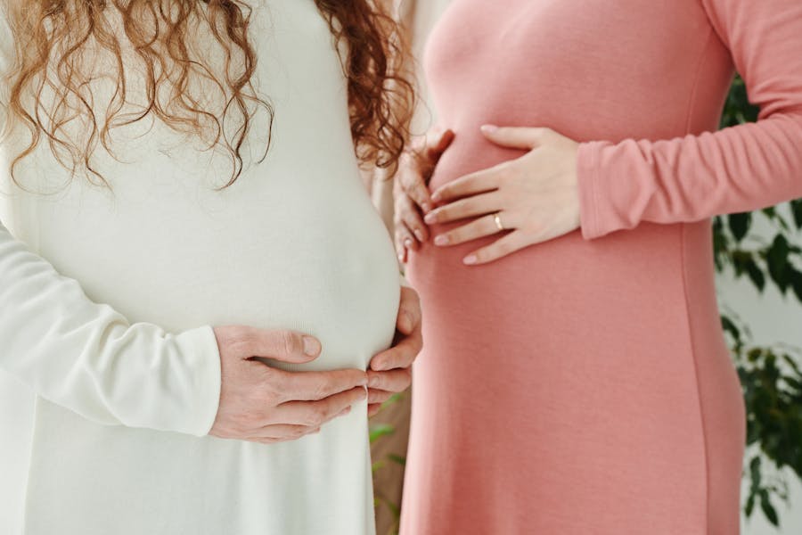Vêtements de bébé pliés pour la maternité