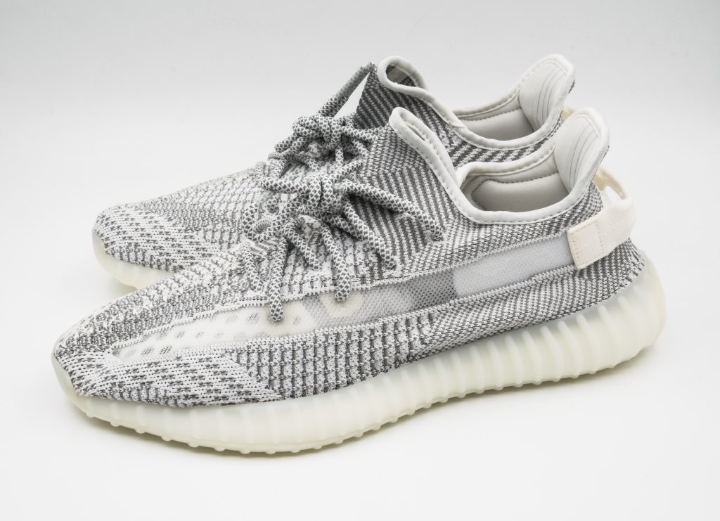 Baskets blanches minimalistes, tendance chaussures été 2026